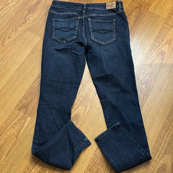 Abercrombie & Fitch super skinny ripped knee jeans. Size 8R w 29 l 31 - Picture 4 of 6